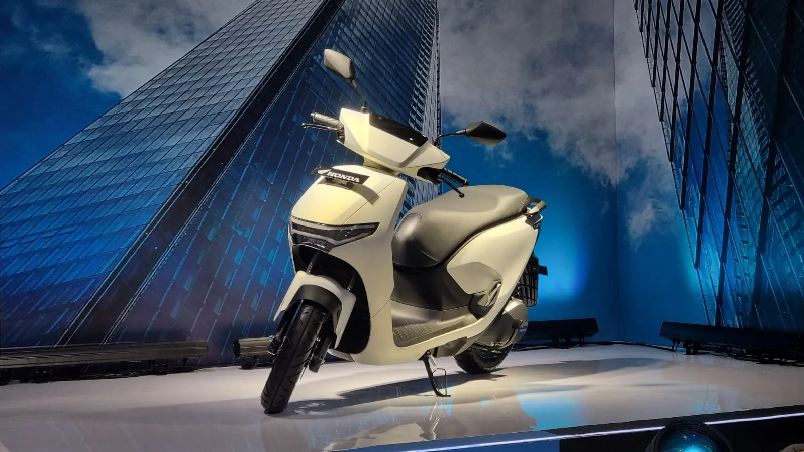 Scoopy Prestige White